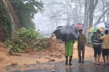 පවතින තත්ත්වය අවදානම් - මේ ප්‍රදේශවල වාහන ගමනාගමනය සම්පූර්ණයෙන්ම ඇණහිටී