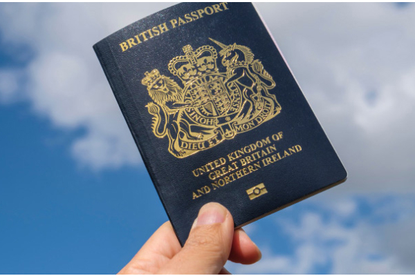 உலகின் சக்திவாய்ந்த பாஸ்போர்ட் பட்டியல்: ஒரு படி முன்னேறிய பிரித்தானியா | Uk Passport Step Up In Henely Passport Index உலகின் சக்திவாய்ந்த பாஸ்போர்ட் பட்டியல்: ஒரு படி முன்னேறிய பிரித்தானியா | Uk Passport Step Up In Henely Passport Index