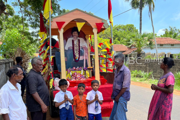 புங்குடுதீவில் முன்னெடுக்கப்பட்ட தியாக தீபம் திலீபனின் ஊர்திப் பவனி | Thiyaga Theepam Thileepan S Chariot Ride In Jaffna