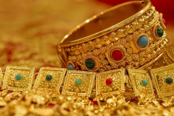 தங்கத்தின் விலையில் ஏற்பட்ட திடீர் மாற்றம்: நகை வாங்க காத்திருப்போருக்கான செய்தி