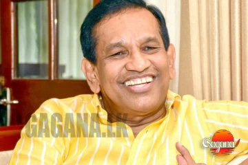 මුලින්ම පැන්නා ඊගාවට ඇප ට්‍රයි කරා, වැඩේ උඩු දුවලා ඇල්ලුවම කෑම හරි නෑ කිව්වා දැන් ඒපාර ඔන්න රාජිතට සෙත් පතන්නත් යනවා [PHOTO]