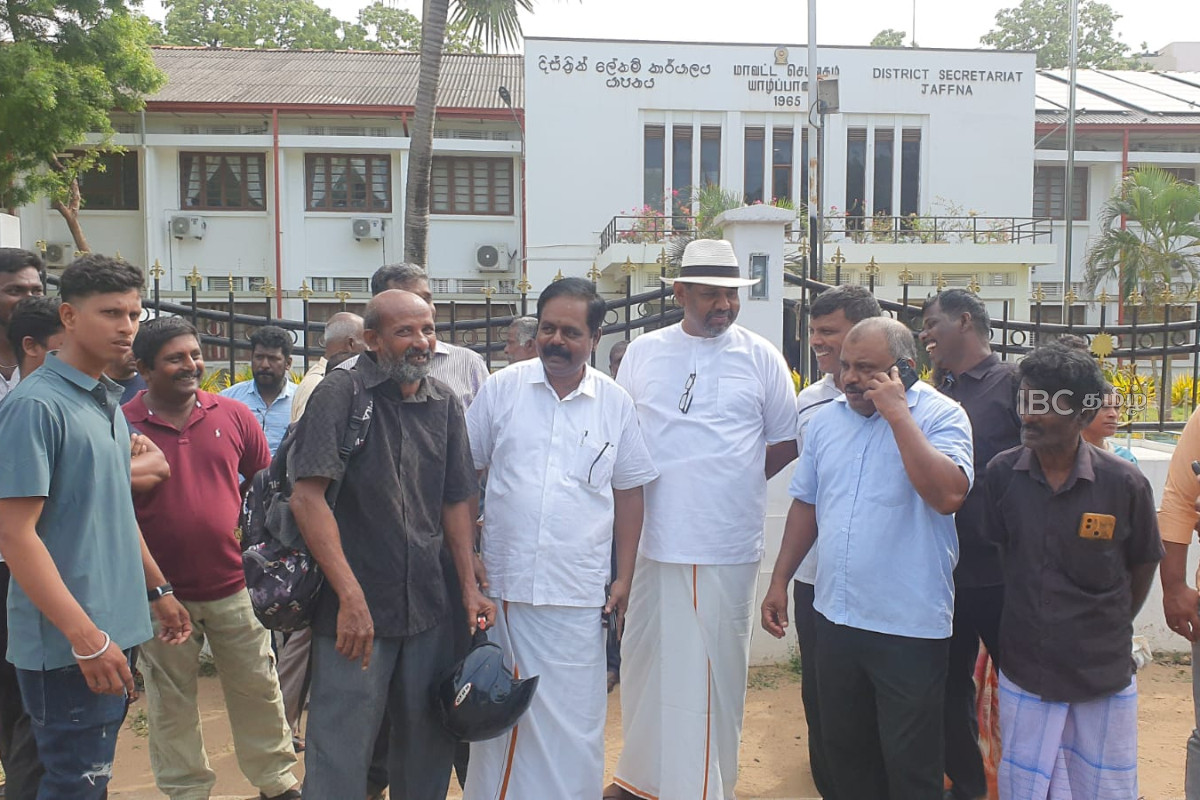 யாழ் மாவட்ட செயலகம் முன்பாக வெடித்த மாபெரும் போராட்டம் | Big Protest Infront Of Jaffna District Secretariat