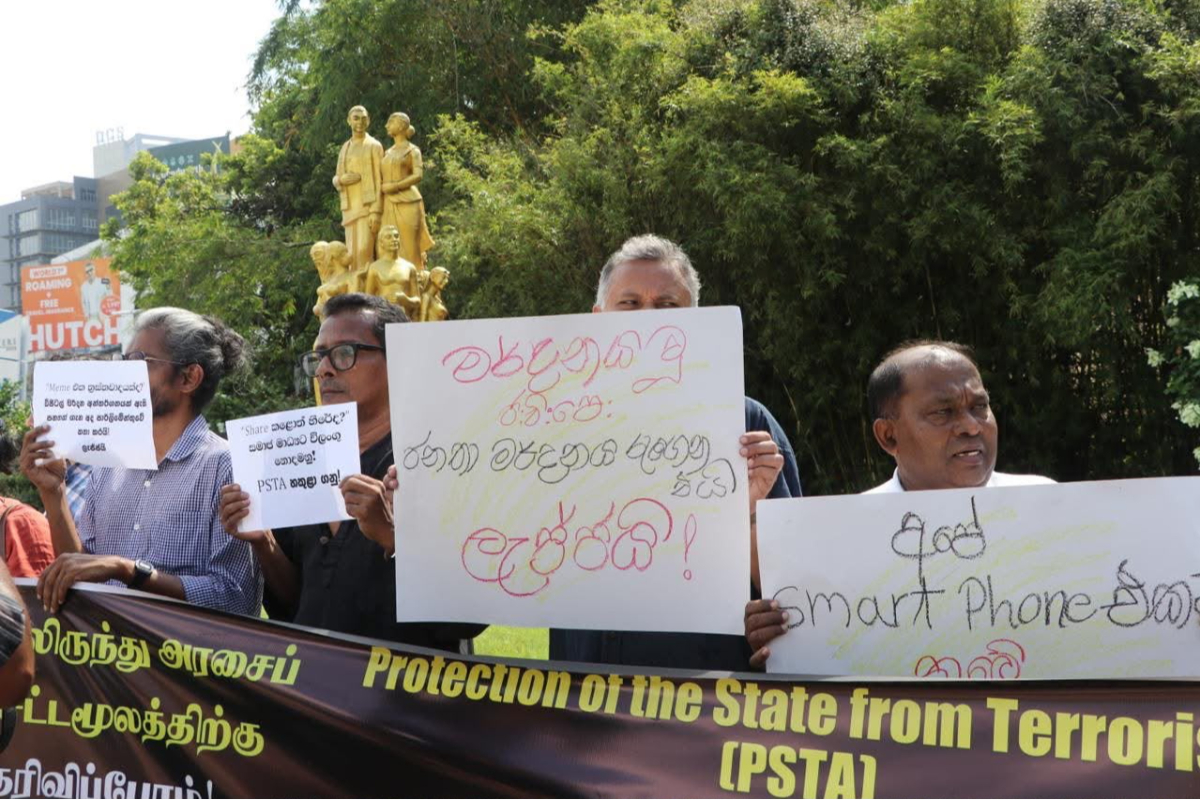 பத்தரமுல்ல- பொல்தூவ சந்தியில் ஊடகவியலாளர்கள் போராட்டம்