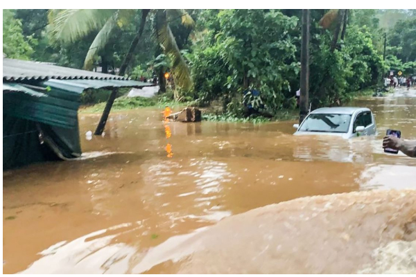 வாகன சந்தையில் ஏற்பட்டுள்ள நெருக்கடி:அரசிடம் நிவாரணம் கோரும் சங்கம் | Ehicle Sales Drop By 50 Percent Due To Dithwa