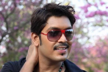 சீரியலில் தனக்கு மாமியாராக நடித்தவரை திருமணம் செய்த பிரபல நடிகர்... யாரு பாருங்க