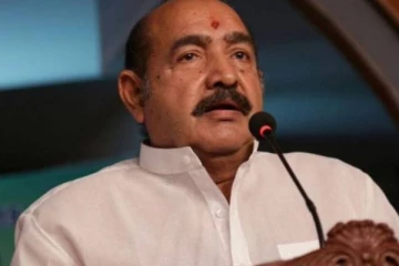 நடிகர் விஜயகுமாரின் பேத்திக்கு கல்யாணம்- மாப்பிள்ளை யார் தெரியுமா?