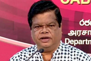 ஆசிரியர்களுக்கு சம்பளத்தை அதிகரிக்க  மக்களிடம் வரி  அறவிட நேரிடும்! -  பந்துல குணவர்தன