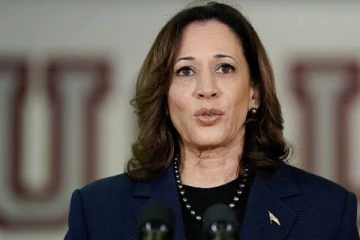 ஜனநாயகக் கட்சியின் துணை அதிபர் வேட்பாளரை அறிவித்த கமலா ஹாரிஸ்!