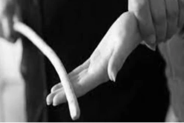 மாணவர்களை பிரம்பால் தாக்கிய டியூஷன் ஆசிரியர்: பொலிஸார் தீவிர விசாரணை