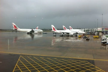 கட்டுநாயக்க விமான நிலையத்தில் தரையிறங்க வந்த விமானங்களுக்கு ஏற்பட்ட சிக்கல்