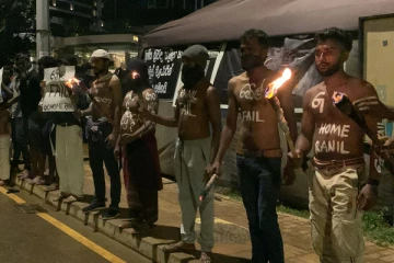 அரசாங்கத்திற்கெதிராக காலி முகத்திடலில் தீப்பந்த போராட்டம்