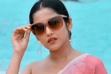 கொள்ளை அழகில் வெளியான கிளாமர் புகைப்படம்... கதறவிடும் குட்டி நயன் அனிகா! திணறும் இன்ஸ்டா