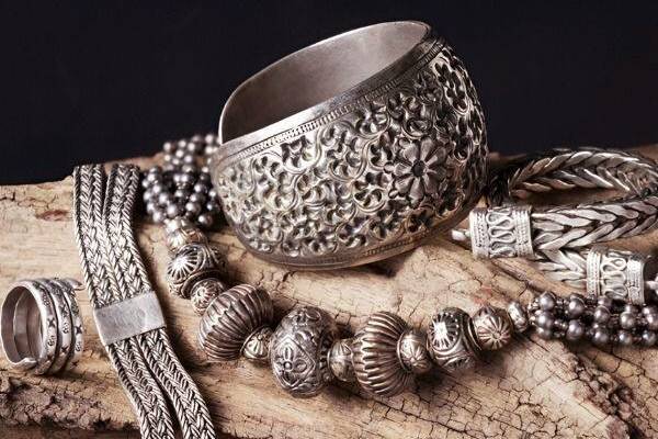 இந்த ராசியில் பிறந்தவரா? வெள்ளி நகை மறந்து கூட அணிய வேண்டாம் | Which Zodiac Signs Should Not Wear Silver Jewelry