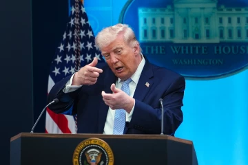 அமெரிக்க ஜனாதிபதியின் அதிகாரத்தைக் குறைக்க ஜனநாயகக் கட்சியினர் தீவிரம்