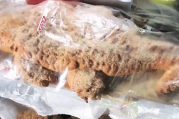 இலங்கையில் 23,200 ரூபாவுக்கு விற்பனை செய்யப்பட்ட பனிஸ்