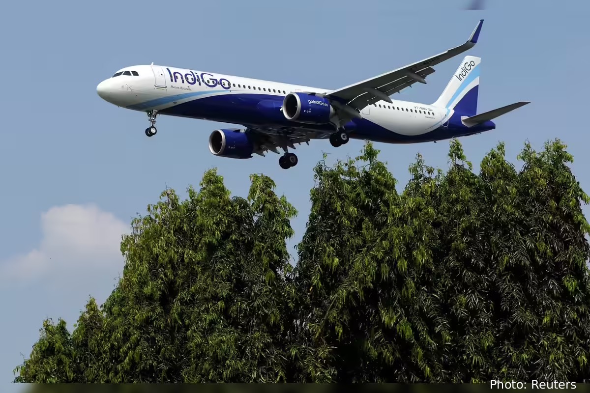 161 பயணிகளுடன் அவசரமாக தரையிறக்கப்பட்ட விமானம் | Indigo Flight Engine Failure Delhi Airport Sos