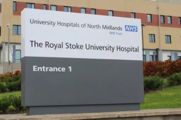 38 நோயாளிகளிடம் அத்துமீறிய பிரித்தானிய மருத்துவர்; அதிர்ச்சியை உருவாக்கியுள்ள தகவல் | Doctor Charged With Assaults Of 38 Patients 38 நோயாளிகளிடம் அத்துமீறிய பிரித்தானிய மருத்துவர்; அதிர்ச்சியை உருவாக்கியுள்ள தகவல் | Doctor Charged With Assaults Of 38 Patients