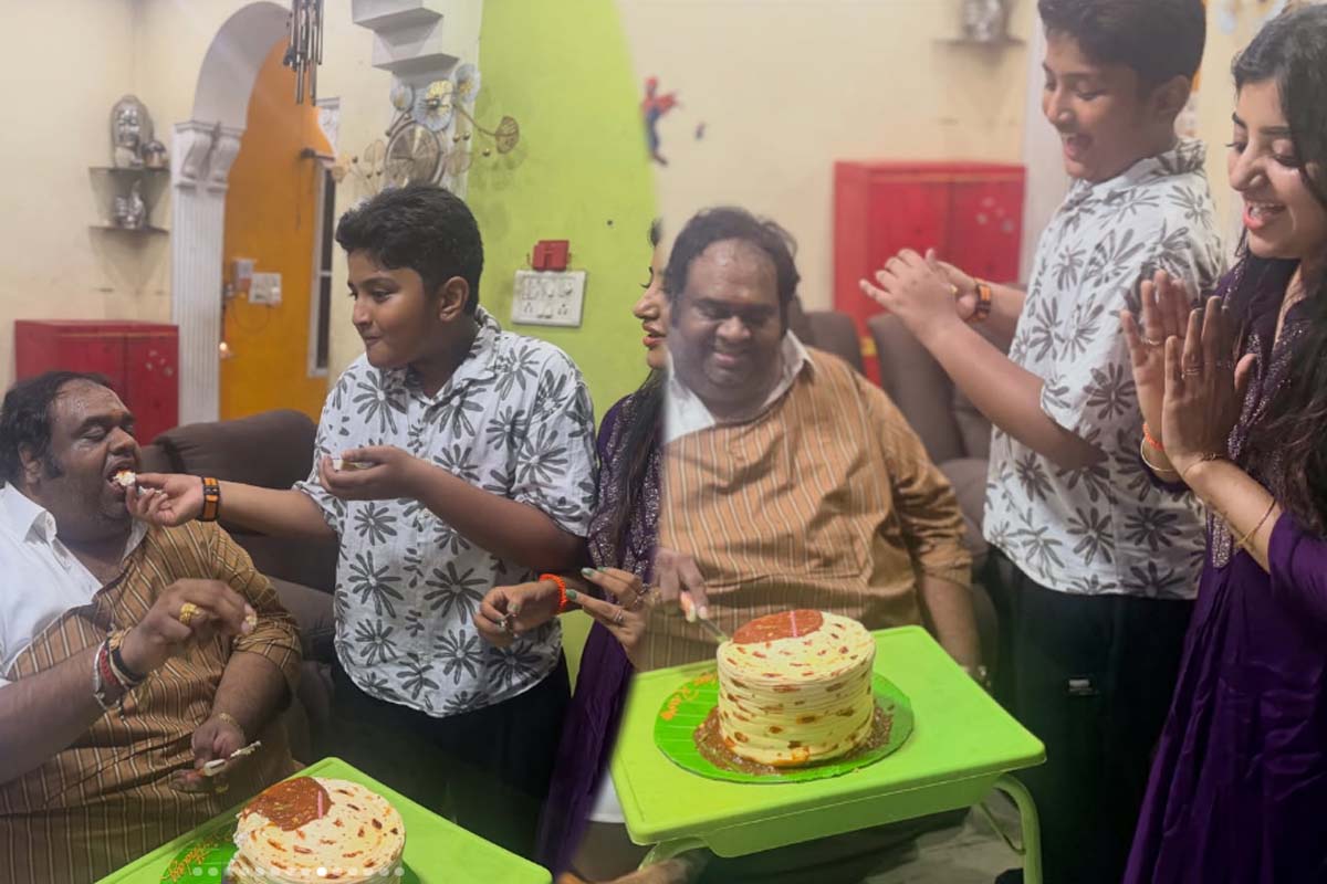 கணவர் ரவீந்தர் பிறந்தநாளுக்கு மகனுடன் மகாலட்சுமி கொடுத்த சர்ப்ரைஸ் | Mahalakshmi Shares Husband Ravindar Birthday Photo கணவர் ரவீந்தர் பிறந்தநாளுக்கு மகனுடன் மகாலட்சுமி கொடுத்த சர்ப்ரைஸ் | Mahalakshmi Shares Husband Ravindar Birthday Photo