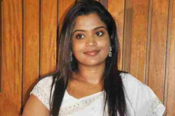 மைனா பட புகழ் நடிகை சூசனா இது, அவருக்கு இவ்வளவு பெரிய மகனா?