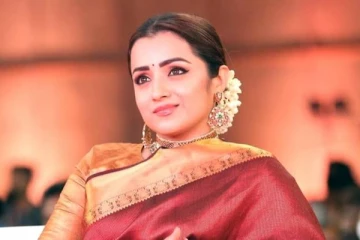 பிரபல நடிகையின் பிறந்தநாள் இரவு பார்ட்டி! திரிஷா எப்படி போஸ் கொடுத்துள்ளார் பாருங்க