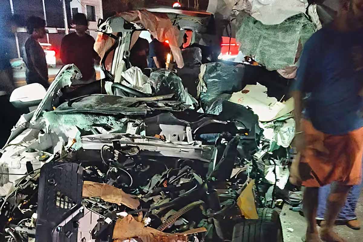 கோர விபத்து: சுற்றுலா சென்ற 8 மாணவர்கள் பரிதாப மரணம் | 8 College Students Die In Thrissur Accident