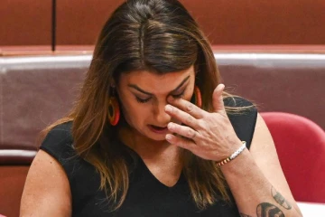 நாடாளுமன்றத்திற்குள் துஷ்பிரயோகம்: கண்ணீர் விட்டு அழுத அவுஸ்திரேலிய பெண் உறுப்பினர்