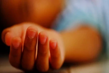 தெரிந்தவர் என்று நம்பி போன சிறுமி - புதருக்குள் சடலமாக மீட்கப்பட்ட கொடூரம்