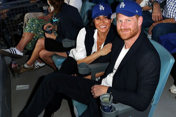 பிரித்தானிய அரகுடும்பத்திலுள்ள மற்றுமொருவரின் பட்டமும் பறிக்கப்படலாம்..வெளியான எச்சரிக்கை! | Prince Harry Could Eventually Lose Title Andrew