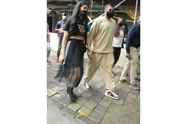 ஸ்ருதிஹாசனின் காதலர் யார் தெரியுமா? மாடர்ன் உடையில் காதலரோடு ஊர் சுற்றும் புகைப்படங்கள் | Actrss Shruthihassan With Her Lover In Mumbai