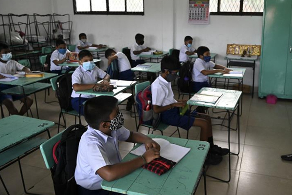 மாணவர்களை இனி தாக்க மாட்டோம் ; ஆணைகுழுவில் உறுதியளித்த றோயல் கல்லூரி அதிபர் | Attack Students