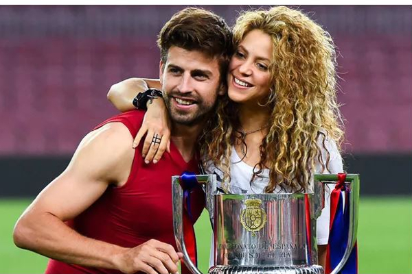 காதலனை பிரிந்தார் பிரபல பாடகி : 12 வருட லிவ்-இன் வாழ்வு முடிவுக்கு வந்தது! - தமிழ்நாடு