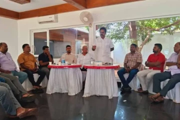 வீட்டில் சிறீதரன் இருக்கும் வரை வீட்டிற்கே வாக்களிப்போம்!