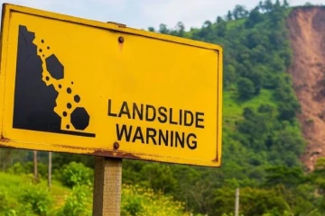 අද 4 දක්වා වලංගු නිවේදනයක් - මේ දිස්ත්‍රික්කවල ජනතාව ප්‍රවේශමෙන් - අනතුරු ඇඟවීම්