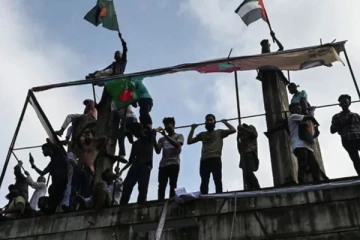 வங்கதேசத்தில் பயங்கரம்; கொன்று பாலத்தில் தொங்க விடப்படும் உடல்கள்