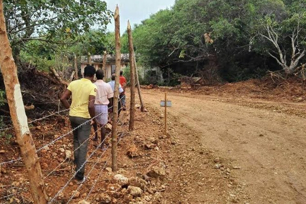 காணி சுவீகரிப்புக்கு எதிராக கஜேந்திரகுமார் போர்க்கொடி! வடக்கு ஆளுநருக்கும் கண்டனம் | Donation Of Land To The Three Forces In The North