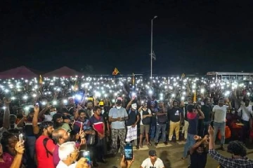 ரம்புக்கனை துப்பாக்கி சூட்டில் உயிரிழந்த நபருக்கு காலி முகத்திடலில் அஞ்சலி (PHOTOS)