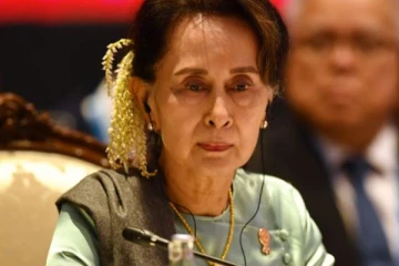 நீதிமன்றில் நேரில் ஆஜரானார் ஆங் சான்  சூகி