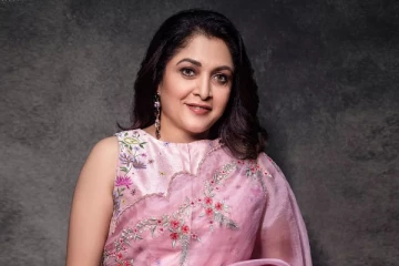 ரம்யா கிருஷ்னணா இப்படி.. இளம் வயதில் நீச்சல் உடையில் நடித்திருக்கும் புகைப்படம்