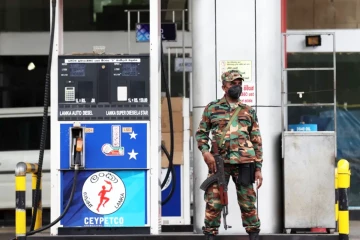 ඉන්ධන පිරවුම්හල් ආරක්ෂාවට හමුදාවත් කැදවයි - රජයෙන් ජනතාවට ඉල්ලීමක්