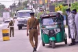 වාහන අංක මෙහෙම තිබ්බොත් වැඩ වරදියි - අයිතිකරුවන් සමඟ වාහන දෙකක් අත්අඩංගුවට