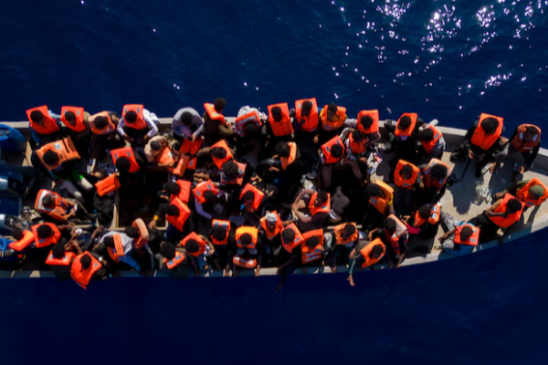 புலம்பெயர்ந்தோர் படகு கவிழ்ந்து விபத்து: 42 பேர் வரை உயிரிழந்திருக்கலாம் என அச்சம் | 42 Migrants Feared Dead In Libya Boat Capsize