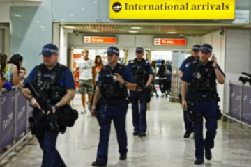 போலி ஆவணங்களுடன் பிரித்தானியா செல்ல முயன்ற ஆறு பேர்... விமான நிலையத்தில் மடக்கிப் பிடித்த புலம்பெயர்தல் அதிகாரிகள்