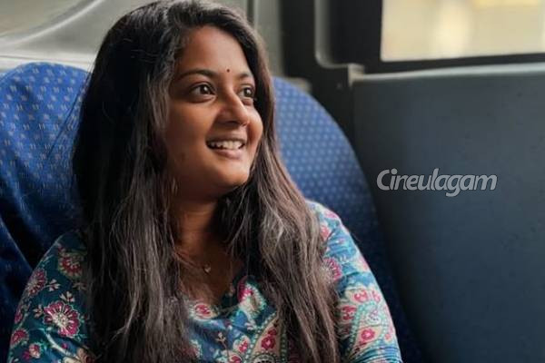 சிறகடிக்க ஆசை சீரியல் புகழ் கோமதி ப்ரியாவா இது?... வித்தியாசமான லுக்கில் ஆளே மாறிட்டாரே | Siragadikka Aasai Serial Actress Latest Photo
