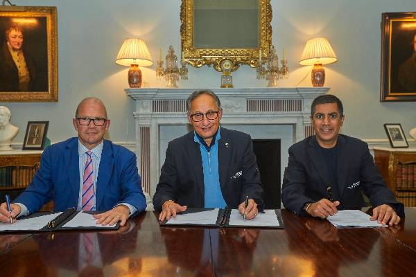 எப்ஸ்டீன் விவகாரத்தில் பதவி இழந்த சுல்தான் அகமது... பொறுப்புக்கு வந்த யுவராஜ் நாராயண்: யாரிவர் | Dp World Indian Origin Ceo