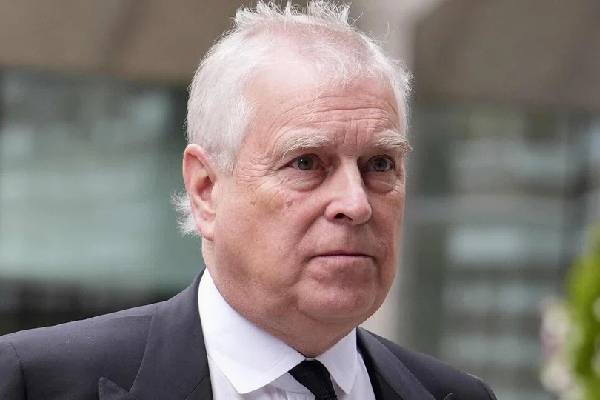 முன்னாள் இளவரசர் ஆண்ட்ரூ மீது பொலிஸில் முறைப்பாடு | Police Complaint Filed Former Prince Andrew