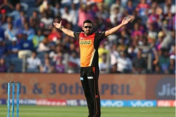 வெளிநாட்டில் குடியேற இந்திய கிரிக்கெட்டில் இருந்து ஓய்வு பெற்ற பிரபல வீரர்!