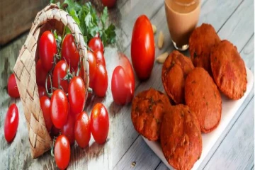 குழந்தைகள் விரும்பி சாப்பிடும் தக்காளி பூரி... இப்படி செய்து பாருங்க