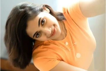 லொஸ்லியாவா இது? எடை கூடி எப்படி இருக்கின்றார் தெரியுமா? தேவதையாய் ஜொலிக்கும் அழகிய புகைப்படம்