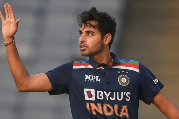 என்ன ஒரு தாராள மனசு..ரன்களை வாரி வழங்கிய புவனேஸ்குமார் கொந்தளித்த முன்னாள் வீரர்