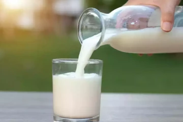 இரவில் பால் குடிப்பவரா நீங்கள்? கட்டாயம் தெரிஞ்சிக்கோங்க